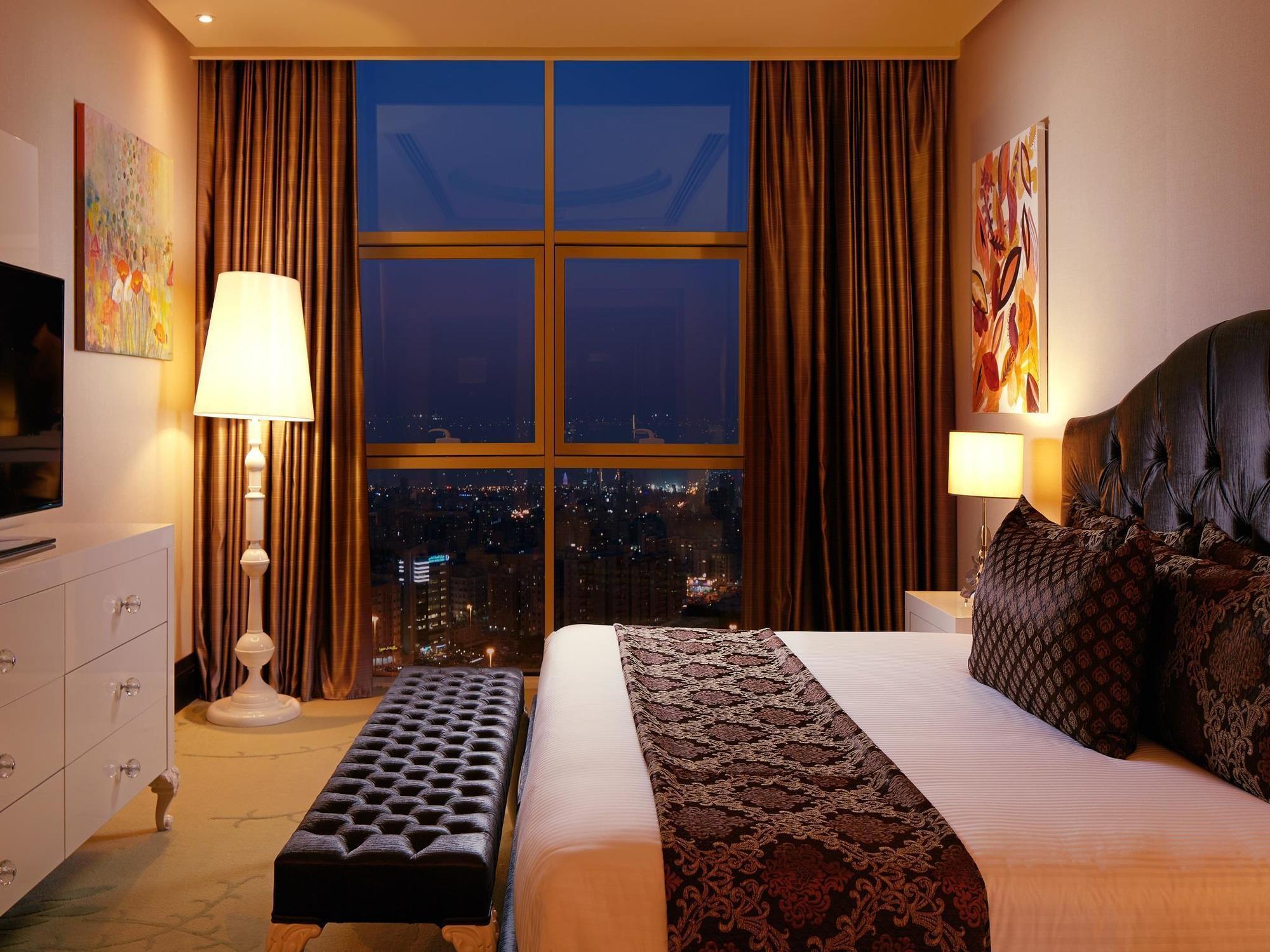 Millennium Hotel y Centro de Convenciones Kuwait Kuwait City Exterior foto A bedroom at the hotel